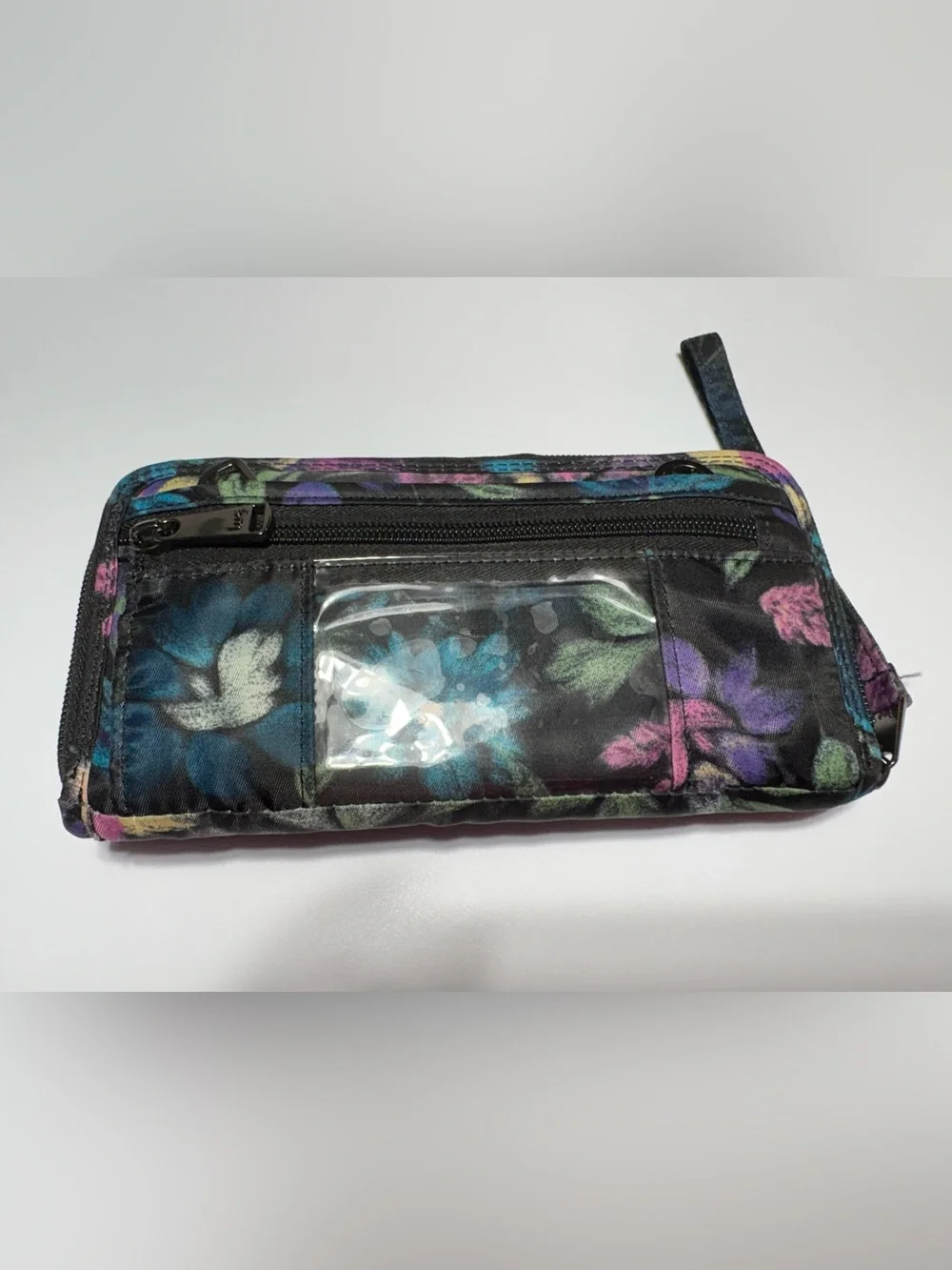 lug wristlet quilted floral